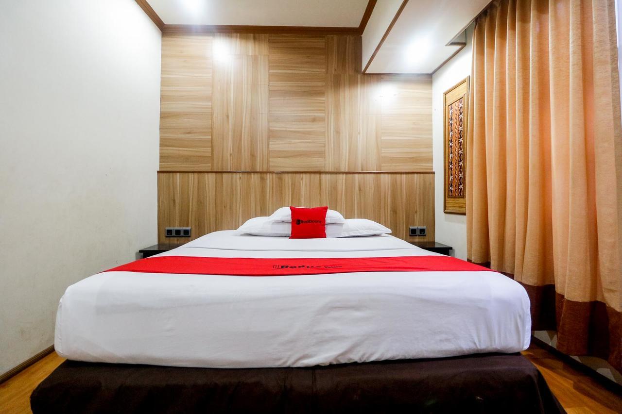 Reddoorz Plus @ Banjarmasin Tengah Hotel Exterior photo